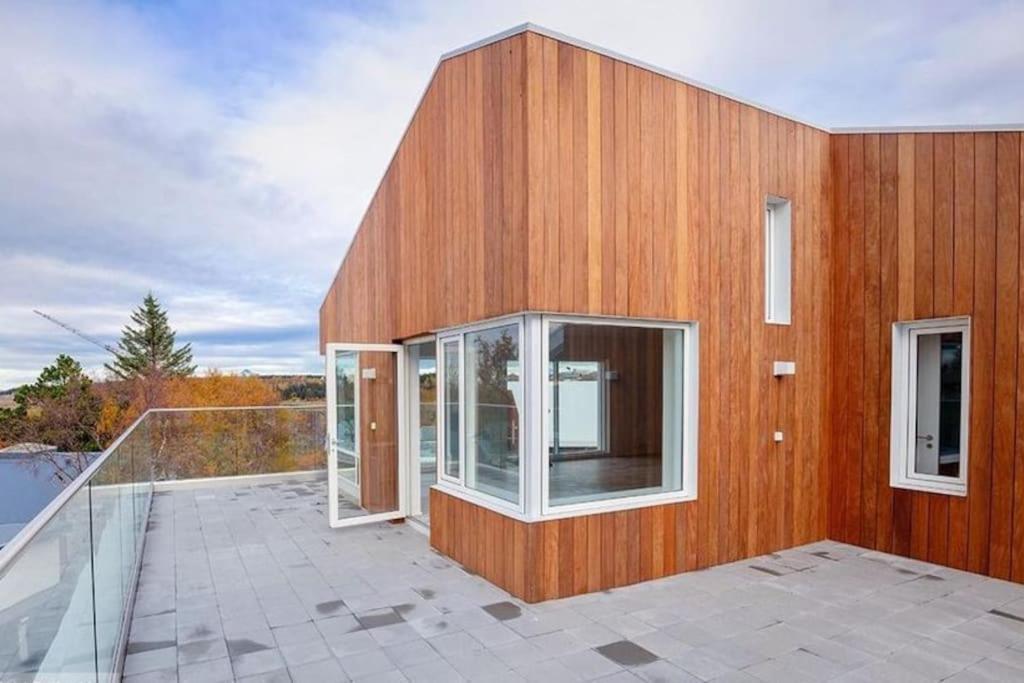 Modern Luxury Apartment - Ocean & Mountain Views Рейкьявик Экстерьер фото