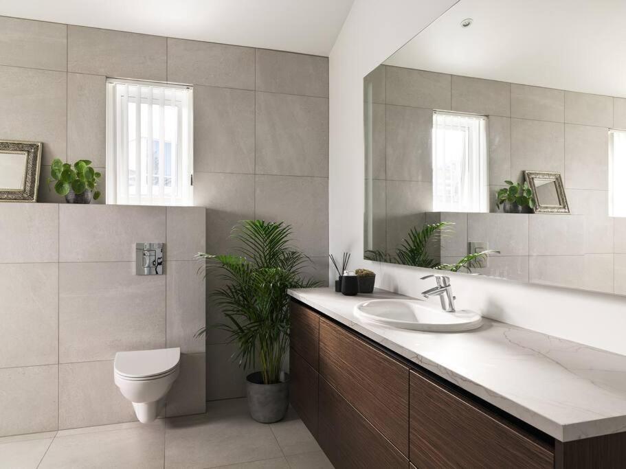 Modern Luxury Apartment - Ocean & Mountain Views Рейкьявик Экстерьер фото